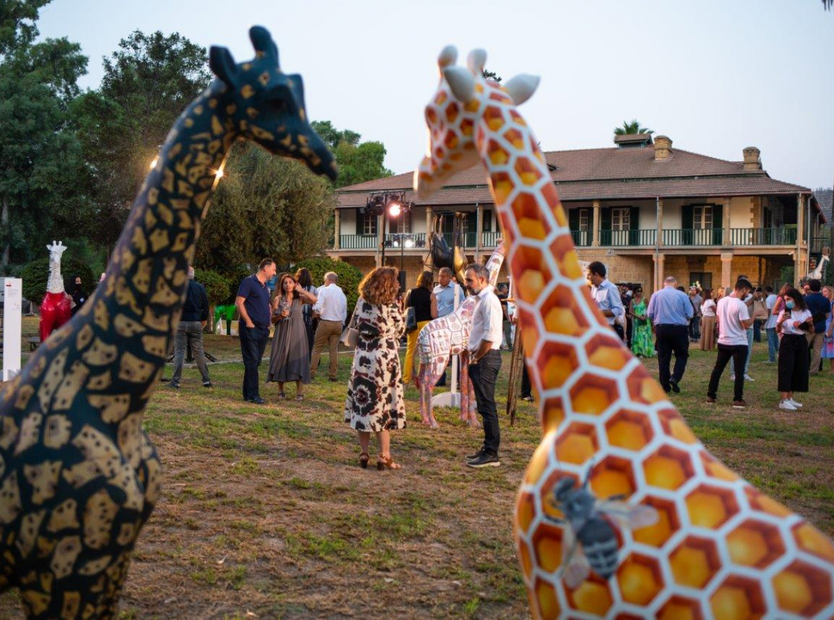 Η έκθεση «Giraffes for Hope» φιλοξενείται στο αεροδρόμιο Λάρνακας