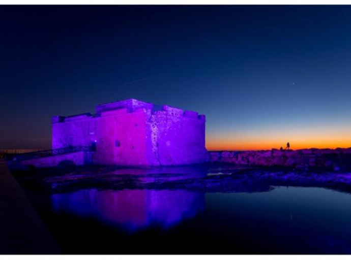 Το Τμήμα Αρχαιοτήτων φωτίζει μνημεία και το Κυπριακό Μουσείο για τη νόσο του Huntington - LIGHT IT UP 4 HD