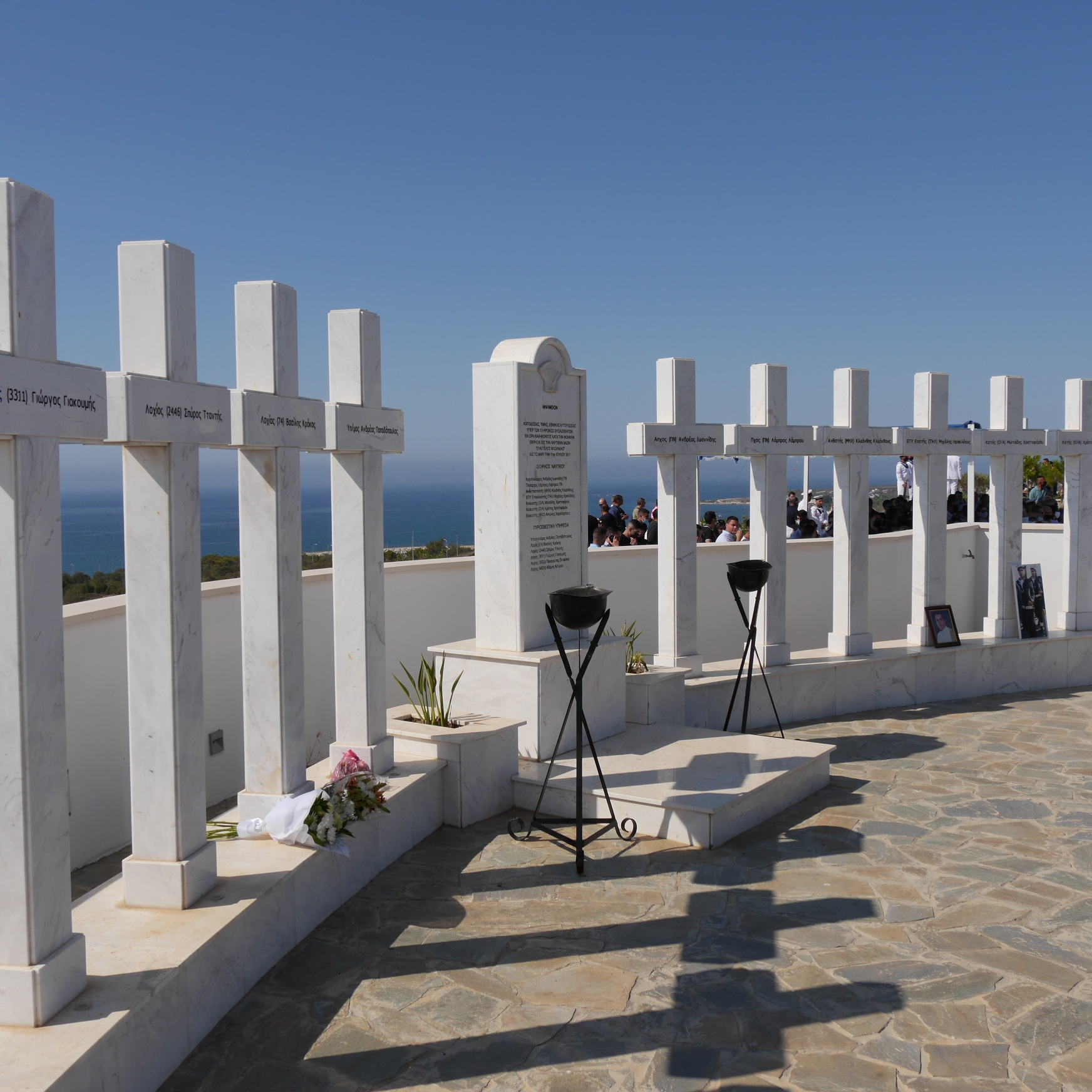 Η πολιτεία τίμησε τους 13 ήρωες του Μαρί - 10 χρόνια μετά την τραγωδία