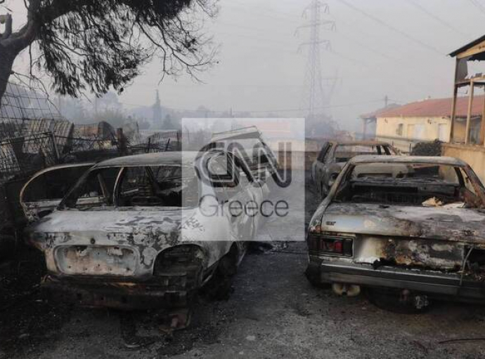 Μαίνεται η φωτιά στην Βαρυμπόμπη: Εφιαλτική νύχτα - Μεγάλη «μάχη» για δεύτερη ημέρα