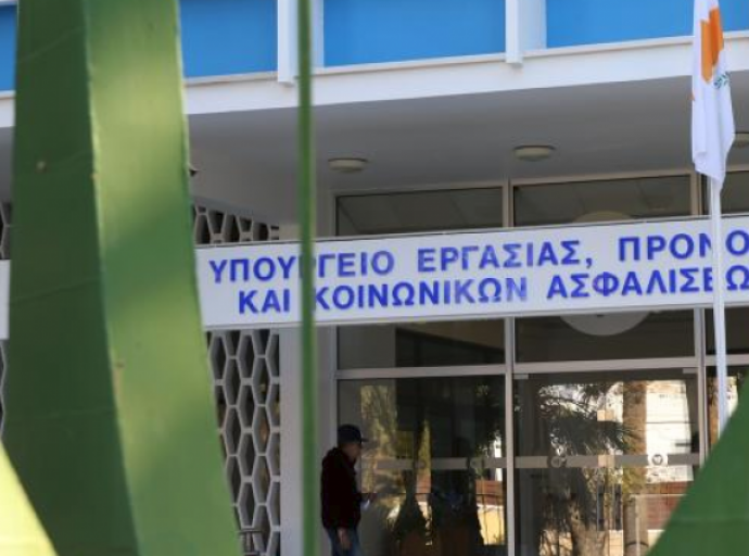 Αιτητές του ΕΕΕ περιμένουν επί μήνες - διακαώς μία απάντηση