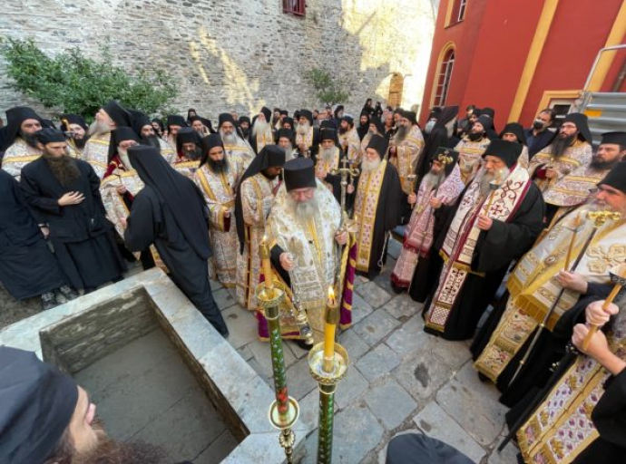 Aνακομιδή των λειψάνων του Γέροντα Ιωσήφ του Βατοπαιδινού