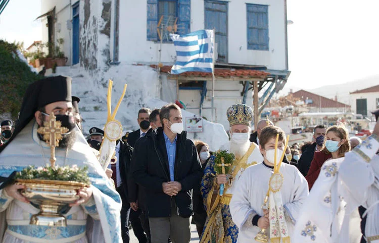 Μητσοτάκης για τα Θεοφάνια: Καλή φώτιση, πρωτίστως στους ανεμβολίαστους