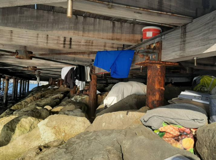 Δήμος Λεμεσού: Λυπηρό συνάνθρωποι μας να διαβιούν κάτω από αποβάθρες