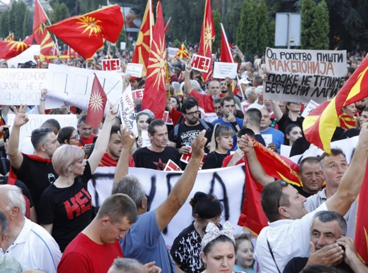 Συνεχίζονται για τρίτη ημέρα οι διαδηλώσεις στα Σκόπια κατά της συμφωνίας με τη Βουλγαρία