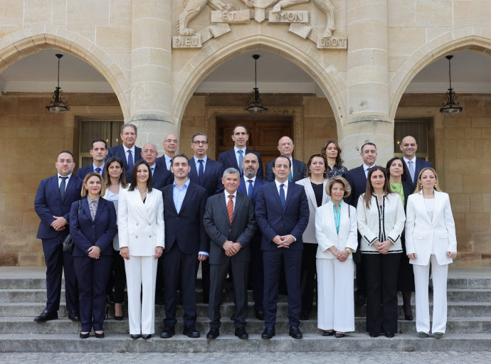 Η ΝΕΑ ΚΥΒΕΡΝΗΣΗ ΚΑΙ ΤΟ ΒΑΣΙΛΕΙΟΝ ΤΩΝ ΕΠΙΤΗΔΕΙΩΝ