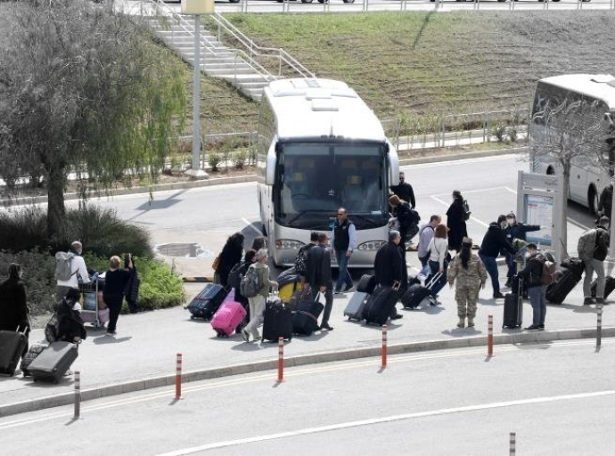 Πτήσεις επαναπατρισμού στο Ηνωμένο Βασίλειο προσγειώνονται στην Κύπρο