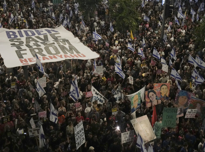 Οι διαδηλωτές που απαιτούν μια συμφωνία ομήρων και εμποδίζουν την κυκλοφορία στο Τελ Αβίβ για 3η συνεχόμενη ημέρα