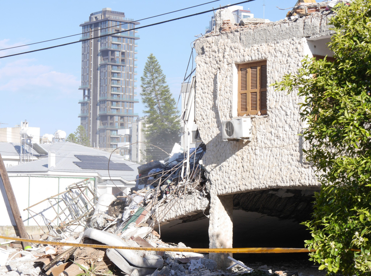 Συνάντηση ΥΠΕΣ με ΕΤΕΚ: Άμεσα μέτρα για τις επικίνδυνες οικοδομές – Προτεραιότητα η ψήφιση νομοθεσίας