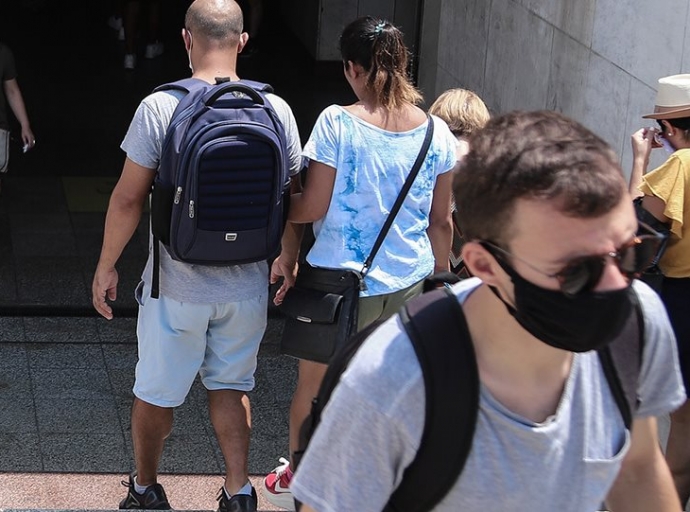 Ακριβή της βγήκε η βόλτα - 800 ευρώ πρόστιμο για τη διασπορά κορωνοϊού