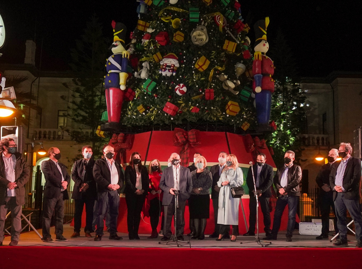 Χριστουγεννιάτικο μήνυμα ελπίδας από Λεμεσό - Φωταγωγήθηκε η πόλη και το χριστουγεννιάτικο δέντρο