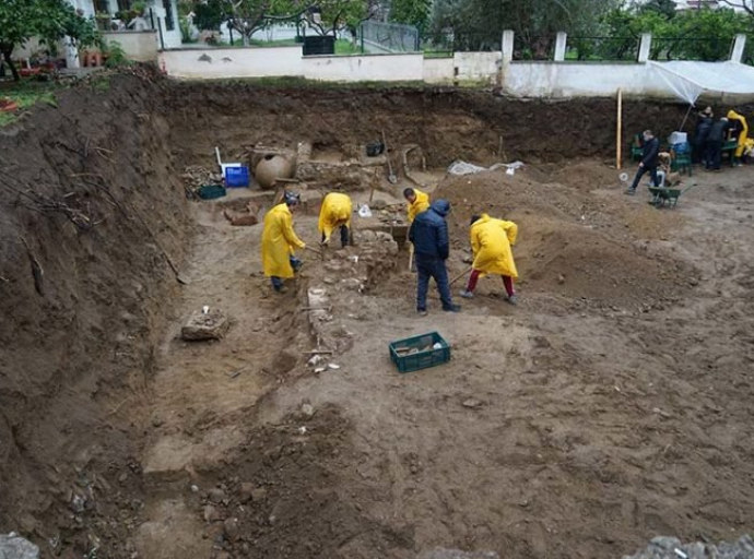 Τουρκία: Έσκαψαν για θεμέλια, βρήκαν τάφους στο άλλοτε ελληνικό Αδραμύττιο