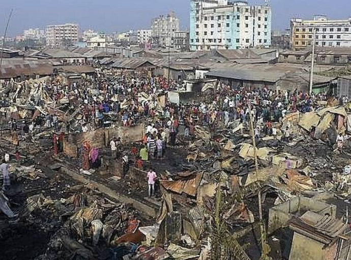 Πυρκαγιές στο Μπαγκλαντές: Χιλιάδες σπίτια, σχολεία, νοσοκομεία και δίκτυα ύδρευσης κάηκαν στο Cox's Bazar