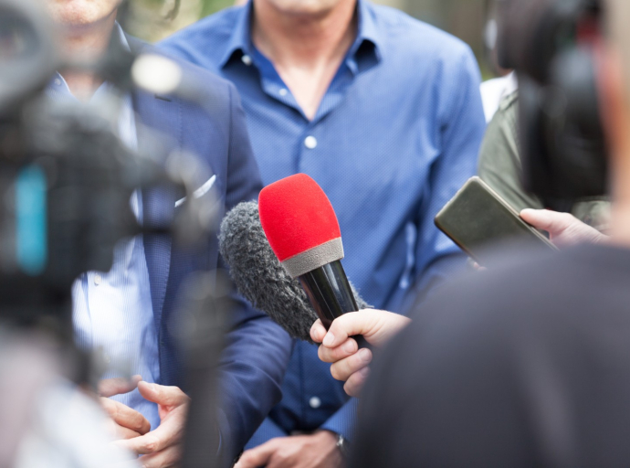 Κάθε ιστορία μια είδηση:  Υποτροφίες για σπουδές στη Δημοσιογραφία