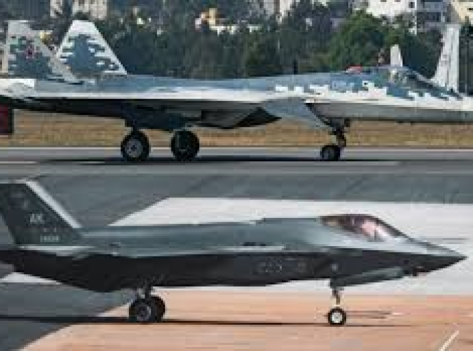 Τα αμερικανικά F-35 και τα ρωσικά Su-57 ανεβαίνουν στον ουρανό στο Aero India 