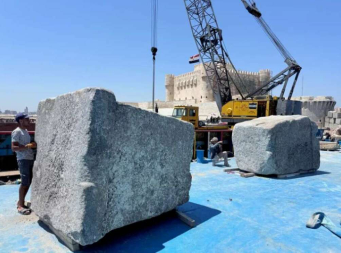 Αρχαιολόγοι ανέσυραν από τον βυθό την είσοδο του Φάρου της Αλεξάνδρειας